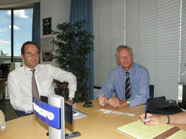 Stepháne de Creisquer, reponsable de Volvo Trucks en España, junto a Staffan Jufors.